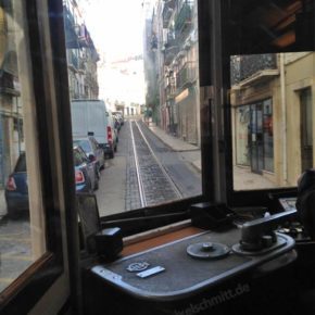tram 28 lissabon von innen fahrer kabine