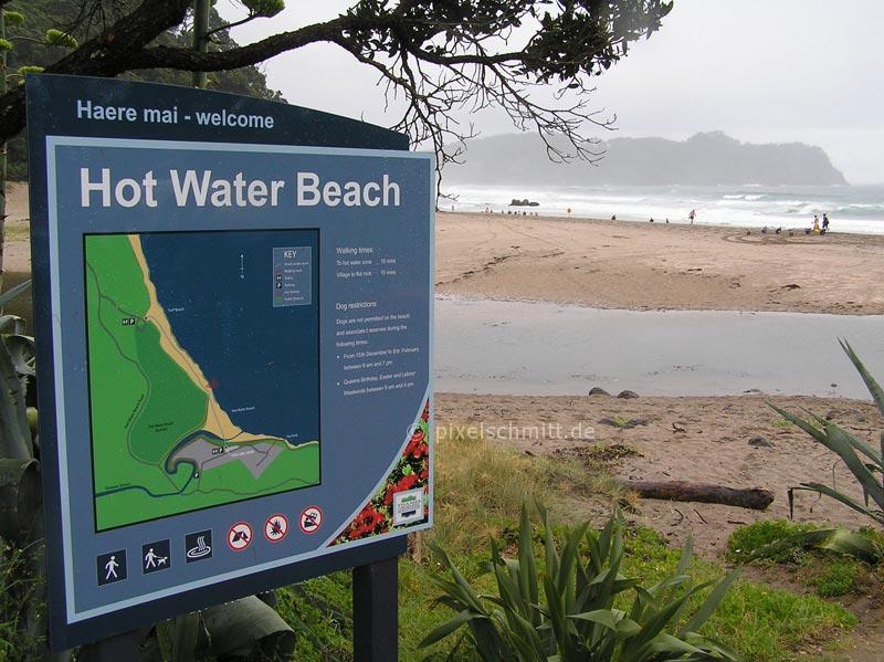 Hot Water Beach Neuseeland: Heißes Wasser direkt am Sand Am Hot Water Beach in Neuseeland