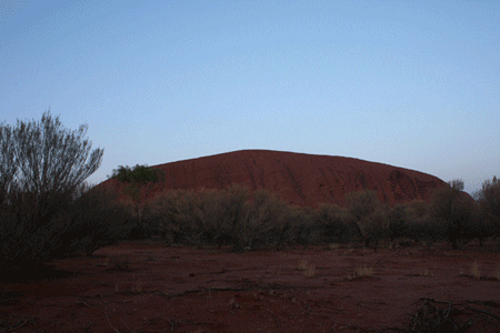 Ayers Rock: Zu Fuß umrunden und aus der Luft ayers-rock-timelapse