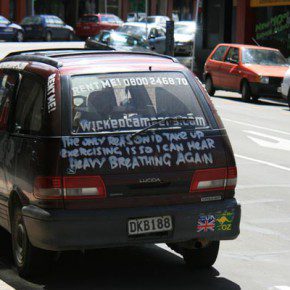 wicked camper neuseeland grafitti