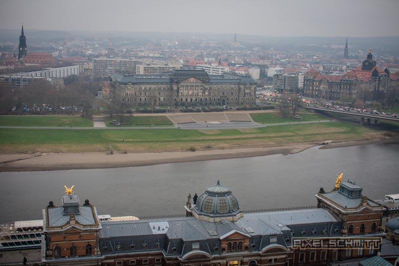 blick-von-der-frauenkirche-dresden-elbufer