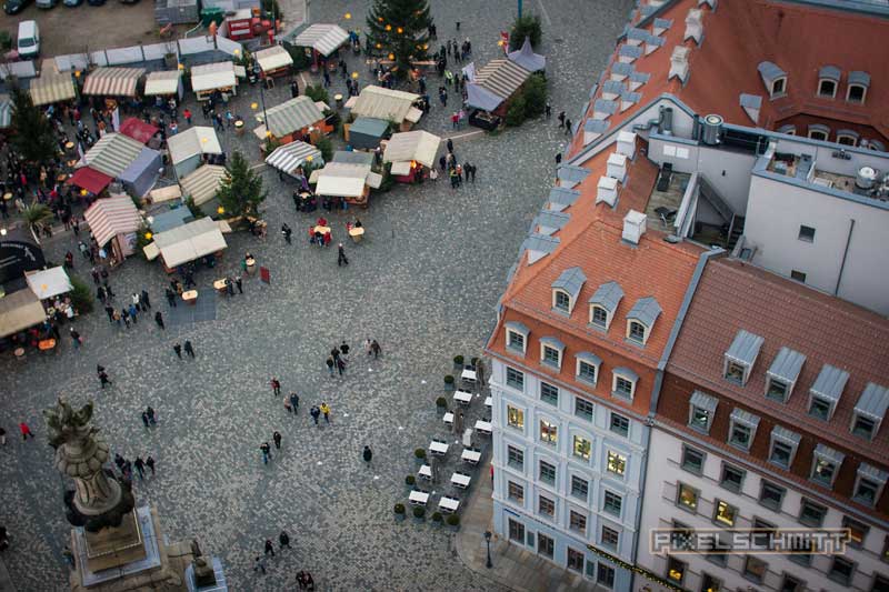 blick-von-der-frauenkirche-dresden-vorplatz