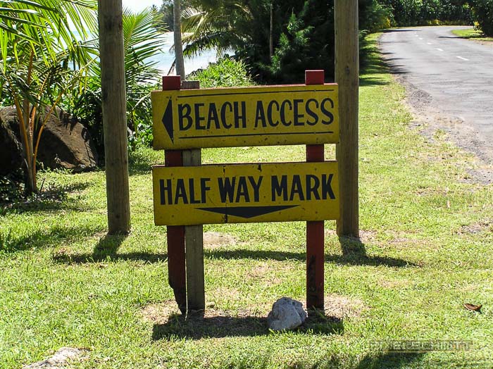 Fotos aus der Südsee: Rarotonga (Cook Islands) Einmal halb um die Insel gefahren bis zur Half Way Mark