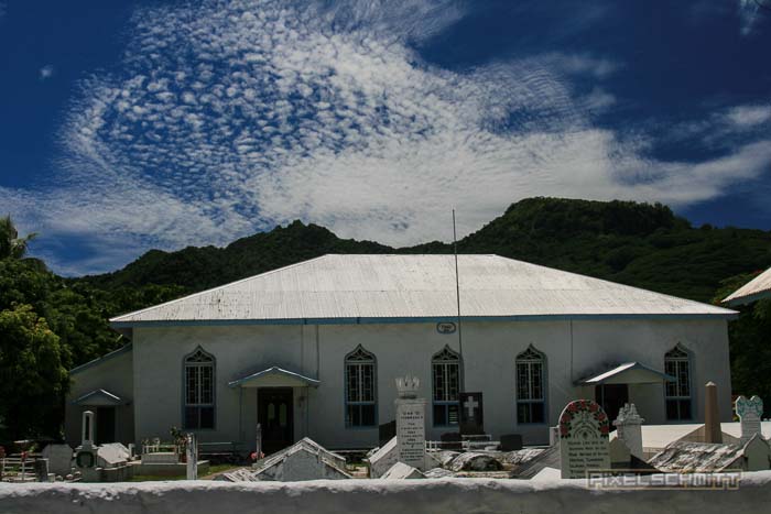 Fotos aus der Südsee: Rarotonga (Cook Islands) Eine Kirche am Straßenrand