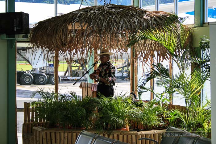 Fotos aus der Südsee: Rarotonga (Cook Islands) Und natürlich wird man hier rund um die Uhr zünftig begrüßt - mit Ukulele
