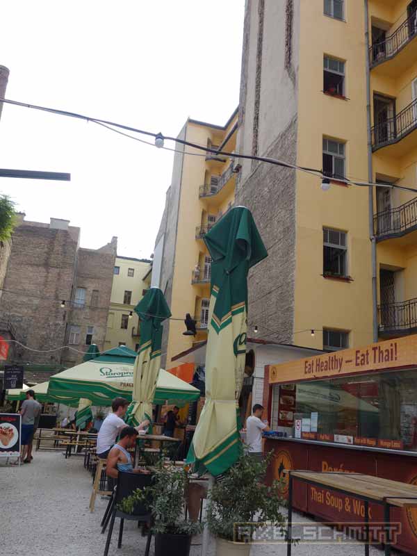 ruinenbar-budapest-1-01