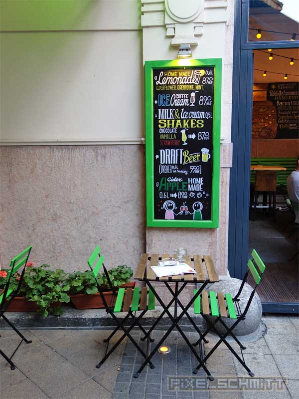 ruinenbar-budapest-3-01