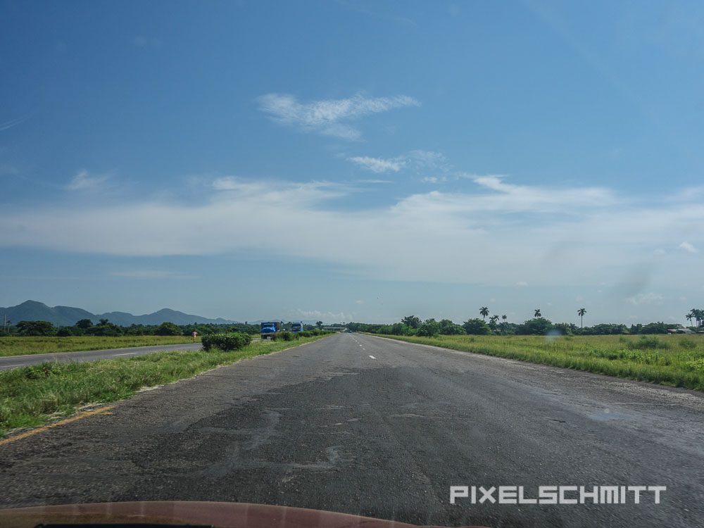 Vinales, Kuba: Ein wunderbares Fleckchen Erde Die Autobahn auf Kuba - bei schönem Wetter