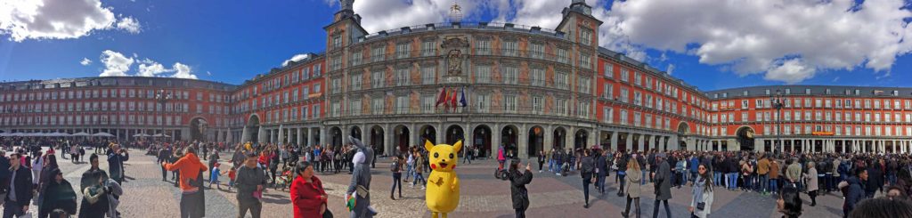 ❤️ Madrid: Sehenswürdigkeiten und 13 tolle Tipps für dich Panoramaaufnahme von Madrids Top-Sehenswürdigkeit: Plaza Mayor