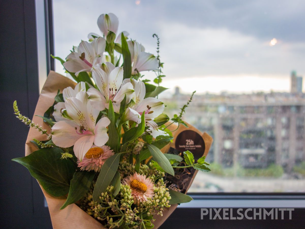 Das neue 25hours Hotel Düsseldorf und Tipps in der Nähe Der Blick aus dem Hotel über Düsseldorf