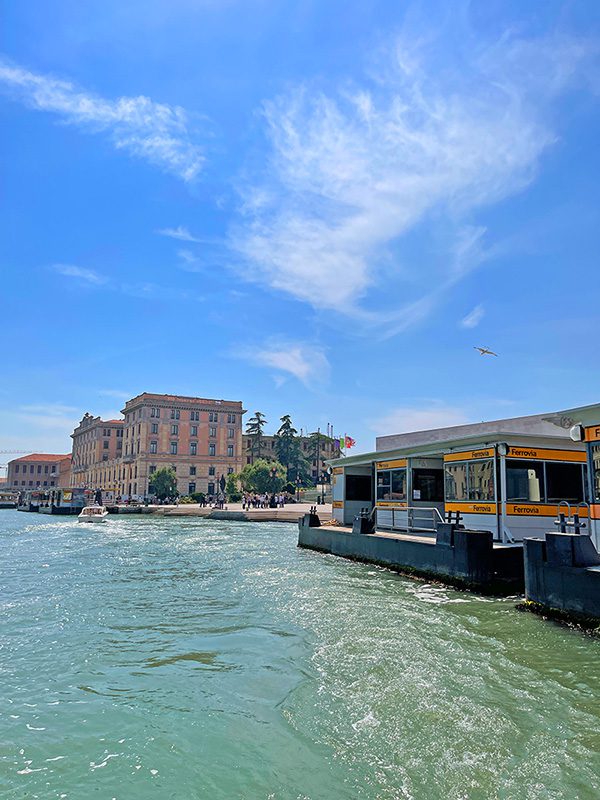 Venedig: So kommst Du vom Bahnhof zum Markusplatz Haltestelle am Bahnhof Venedig