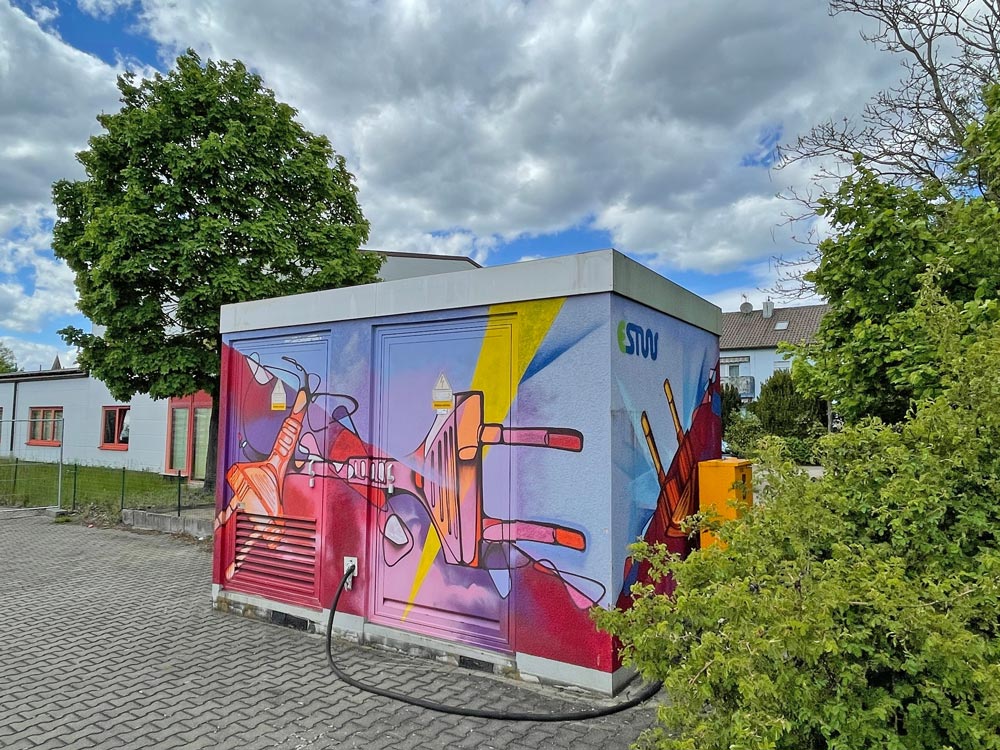 Street Art und Graffiti in Erlangen Graffiti von Julian Vogel auf einer Trafostation in Erlangen-Eltersdorf