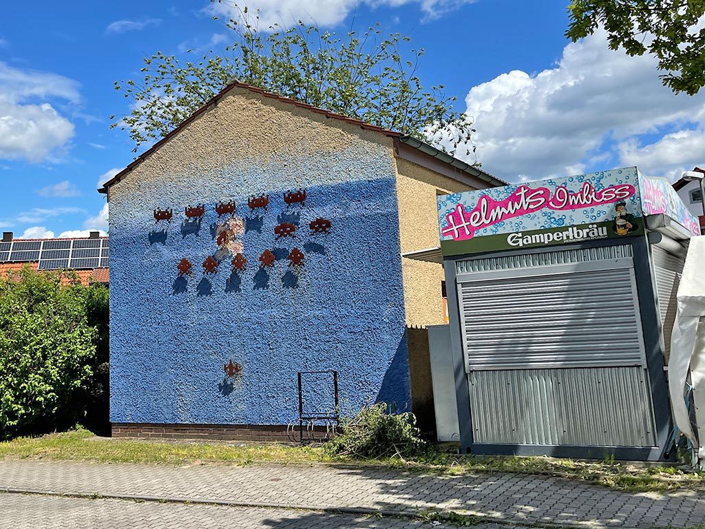 Street Art und Graffiti in Erlangen Space Invader Installation in Erlangen-Tennenlohe