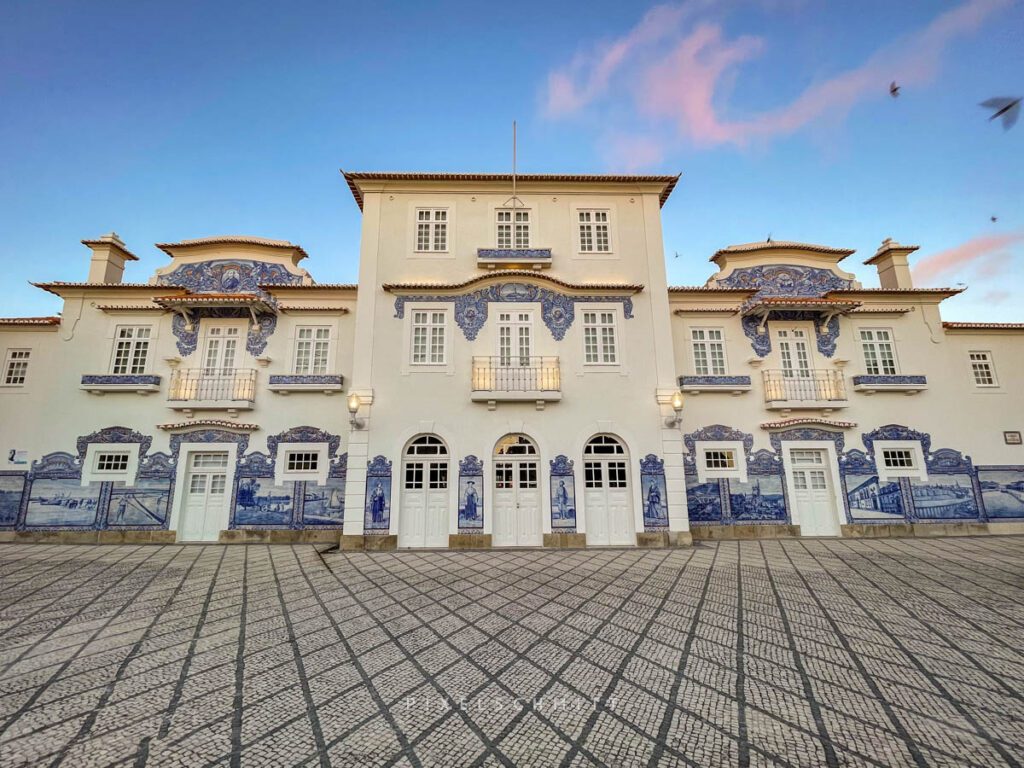 Tagesausflug von Porto: Aveiro und Costa Nova Der Bahnhof in Aveiro