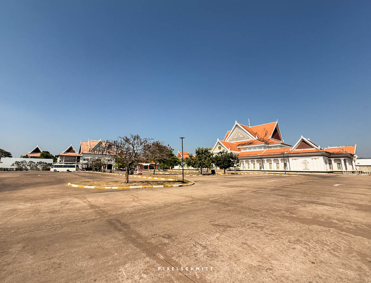 Der riesige Parkplatz vor dem Ticket Center für Angkor Wat