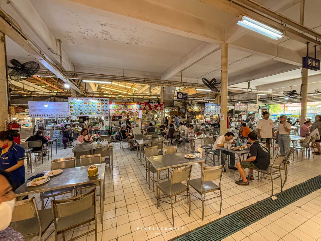 or tor kor markt bangkok foodcourt